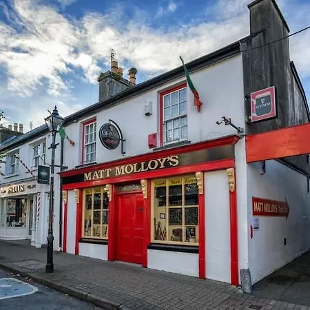 Town Centre Three Bedroom Apartment Westport