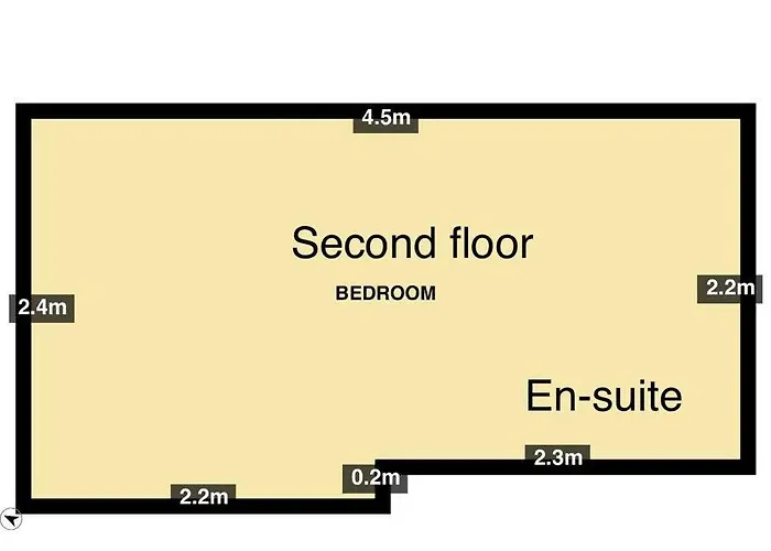 Town Centre Three Bedroom شقة