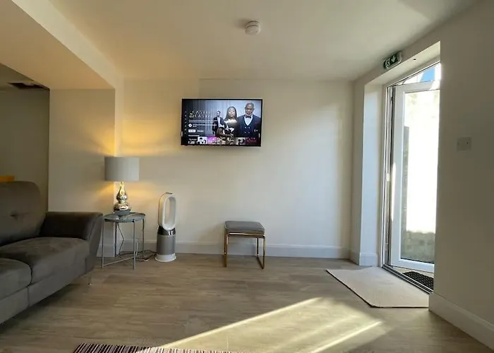 شقة Town Centre Three Bedroom *
